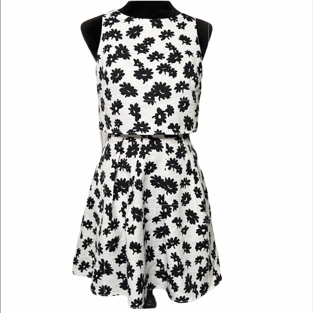 EVERLY black white sleeveless floral dress size small